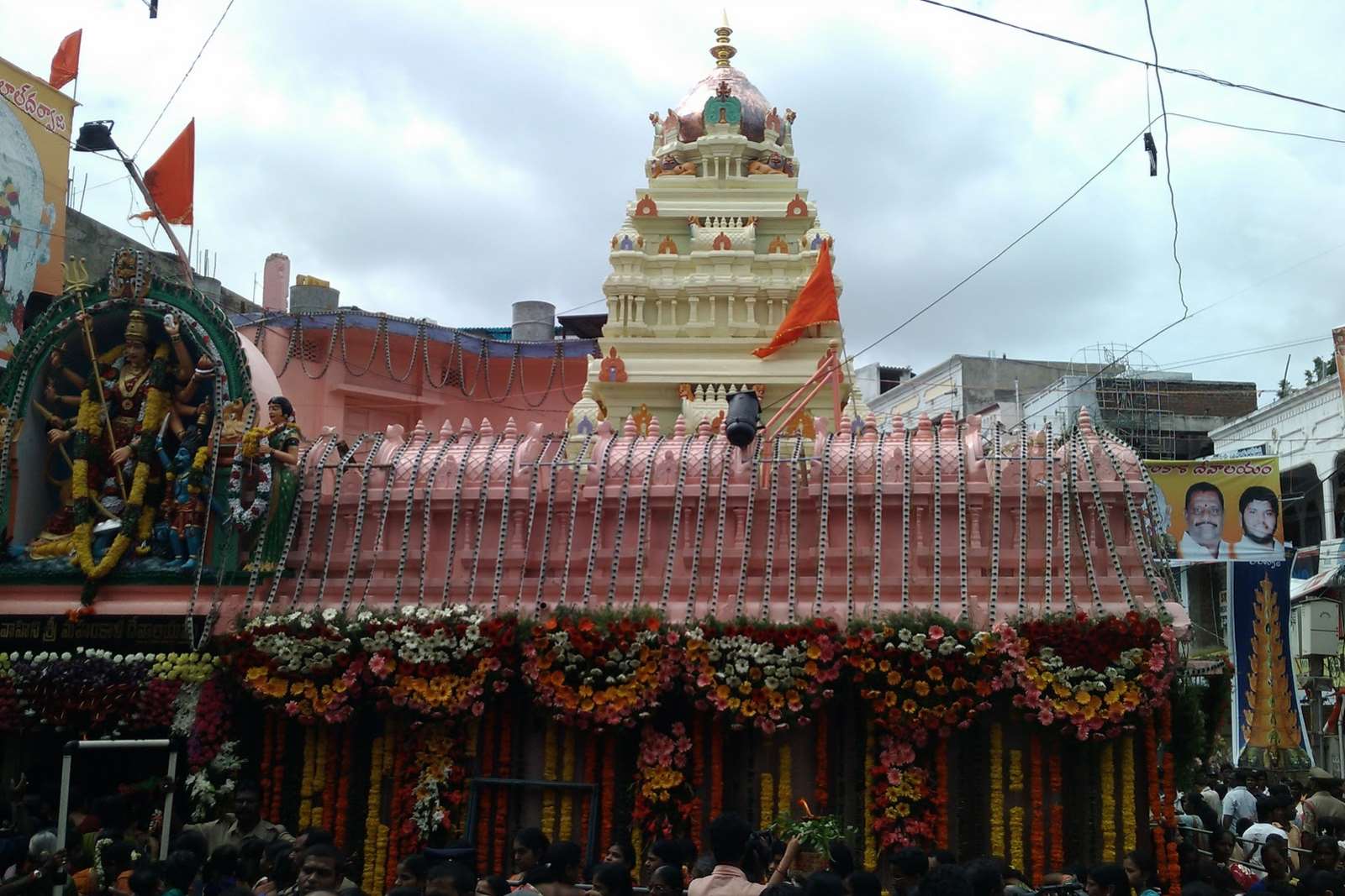 Sri-Ujjaini-Mahankali-Temple-in-Hyderabad-5.jpg